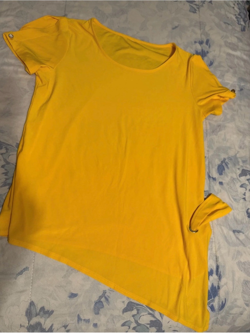 Women’s Yellow Short Sleeve Knot Side Tee